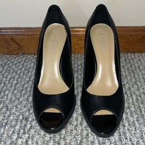 Preowned Women’s Worthington BlackLeather OpenToe Heels 8.5M